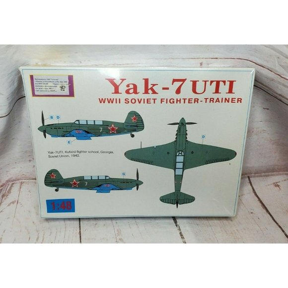 Yak-7 UTI WW2 Soviet Fighter Trainer 1:48 Scale ICM Model Plane - Picture 2 of 9